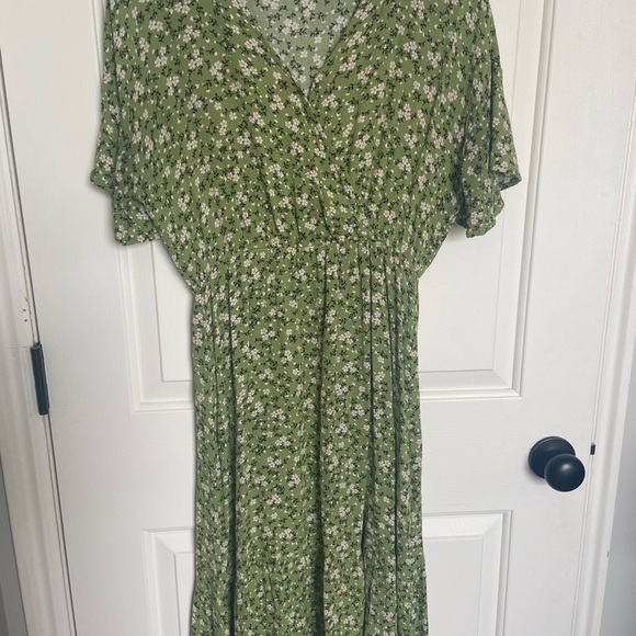 Piper and Scoot green floral dress M $50 - Picture 3 of 4